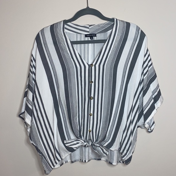 Style Envy Grey/White Striped Short Sleeve Shirt - Picture 1 of 5
